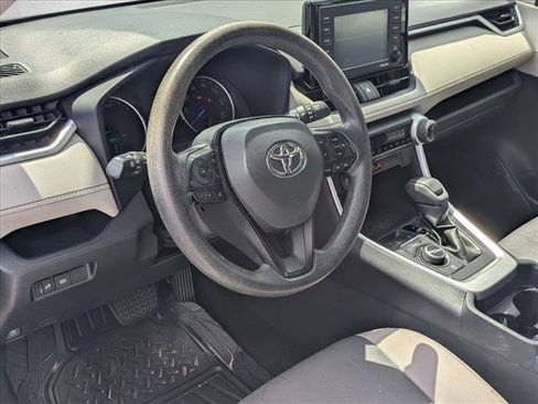 Used 2020 Toyota RAV4 XLE AWD/4WD image 8