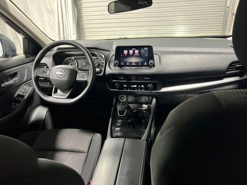 Used 2025 Nissan Rogue SV FWD image 14