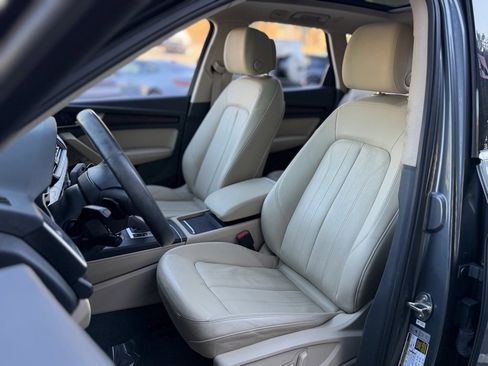 Used 2019 Audi Q5 Prestige w/ Prestige Package image 26