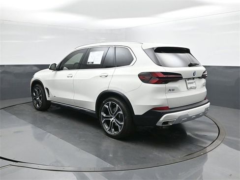 Used 2026 BMW X5 xDrive40i w/ Climate Comfort Package image 5