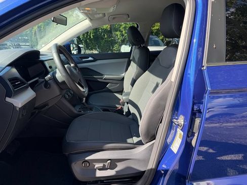 Used 2022 Volkswagen Taos SE FWD image 12