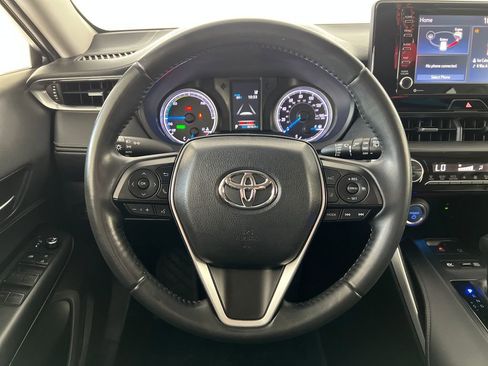 Used 2022 Toyota Venza XLE image 18