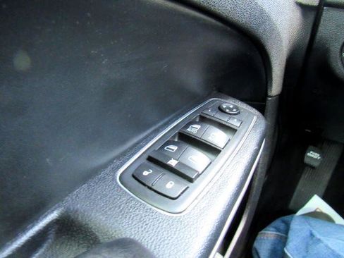 Used 2020 Chrysler 300 Touring w/ Sport Appearance Package image 15