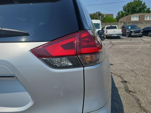Used 2020 Nissan Rogue SV AWD/4WD image 33