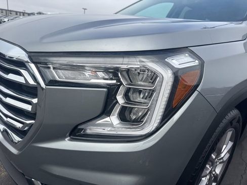 Used 2024 GMC Terrain SLT image 23