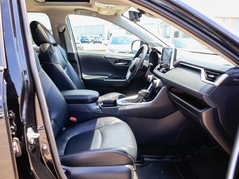 Used 2019 Toyota RAV4 Limited FWD image 10