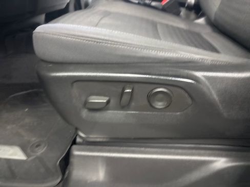 Used 2022 Chevrolet Silverado 1500 LT AWD/4WD image 24