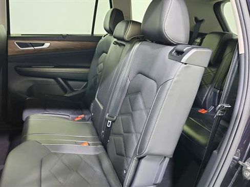 Used 2025 Volkswagen Atlas SE FWD image 22
