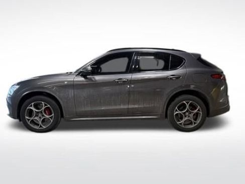 Used 2022 Alfa Romeo Stelvio Ti image 3
