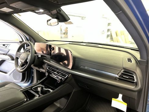 Used 2024 Chevrolet Traverse LT w/ Midnight/Sport Edition image 29