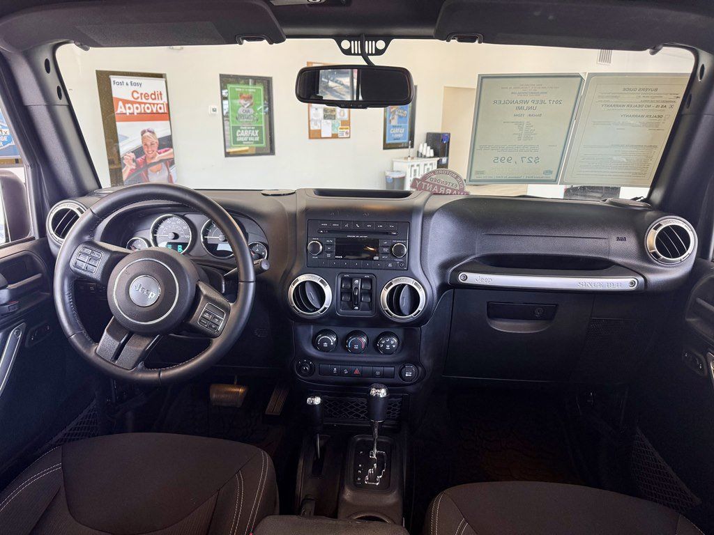 Used 2017 Jeep Wrangler Unlimited Rubicon w/ Connectivity Group AWD/4WD image 10