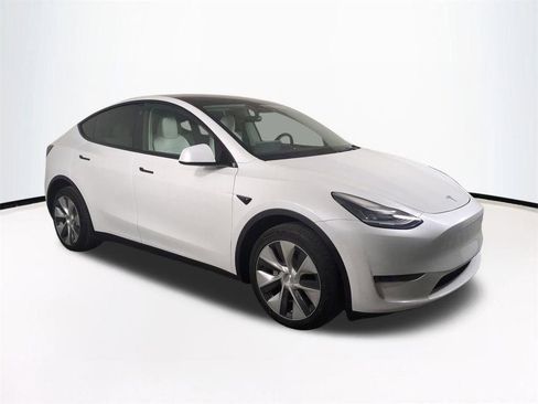 Used 2023 Tesla Model Y Long Range image 2