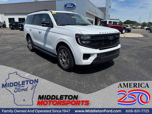 Certified 2025 Ford Expedition Active AWD/4WD image 1