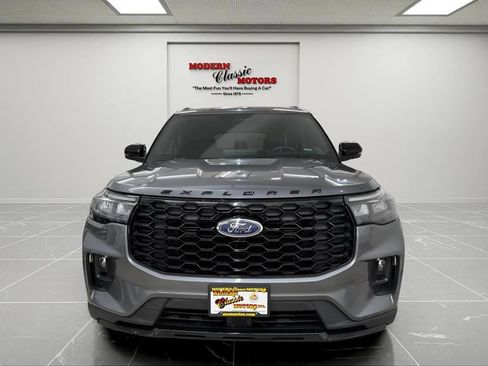 Used 2025 Ford Explorer ST-Line w/ ST-Line Street Pack AWD/4WD image 2