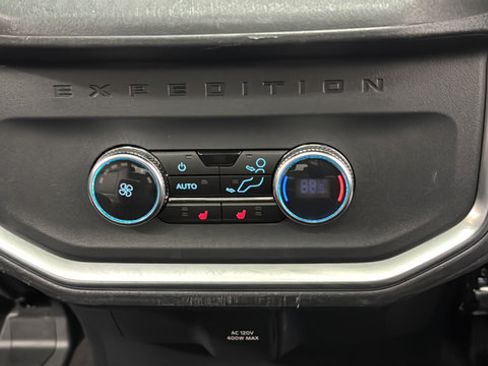 Used 2025 Ford Expedition Platinum AWD/4WD image 39
