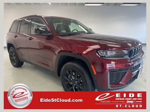 New 2026 Jeep Grand Cherokee Altitude image 1