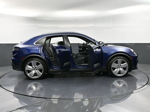 Certified 2024 Porsche Macan 4 Electric image 39