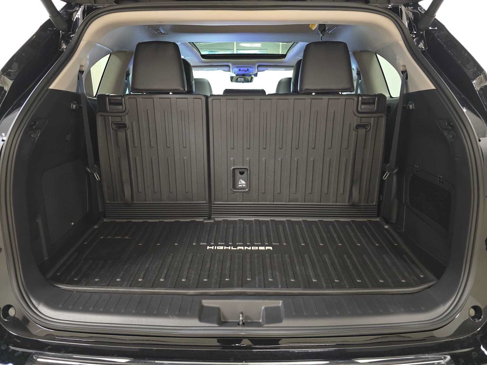 New 2026 Toyota Highlander Platinum AWD/4WD image 30