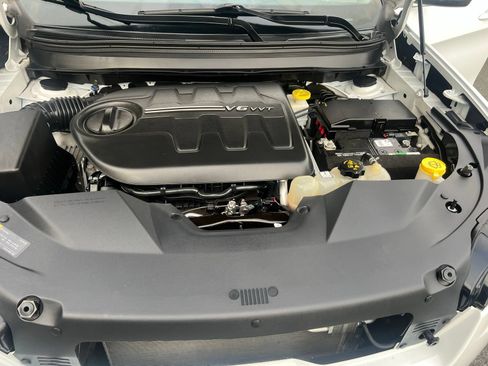 Used 2019 Jeep Cherokee Latitude Plus AWD/4WD image 16