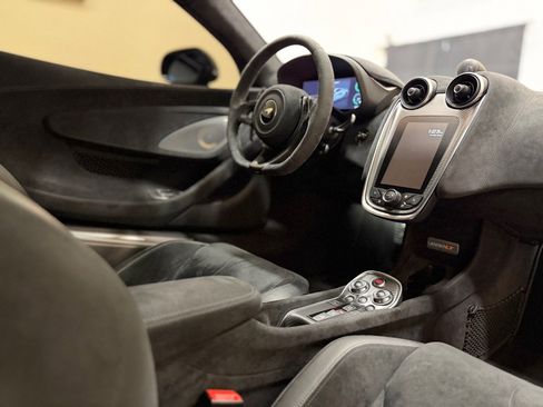 Used 2019 McLaren 600LT RWD image 28