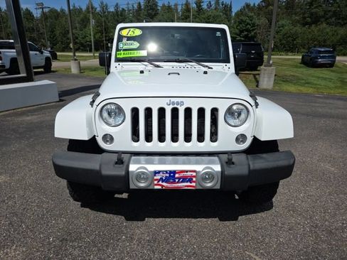 Used 2015 Jeep Wrangler Unlimited Sahara w/ Connectivity Group AWD/4WD image 2