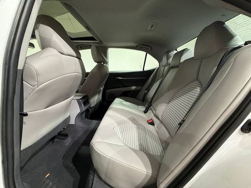 Used 2020 Toyota Camry SE FWD image 19
