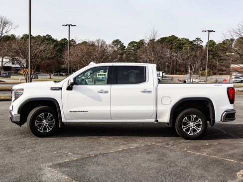 Certified 2025 GMC Sierra 1500 SLT image 4