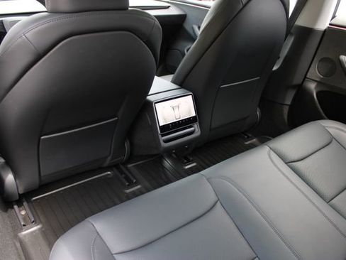 Used 2024 Tesla Model 3 Standard Range image 10