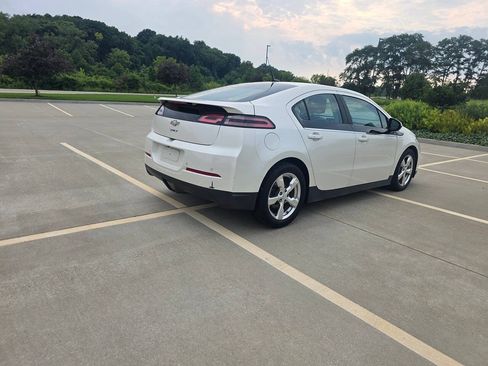 Used 2014 Chevrolet Volt Premium w/ Premium Trim Package FWD image 6