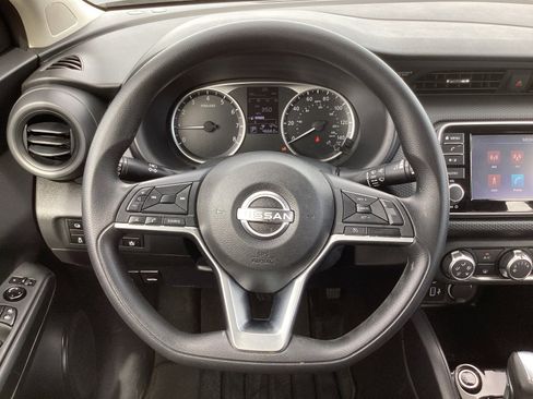 Used 2022 Nissan Kicks S image 17