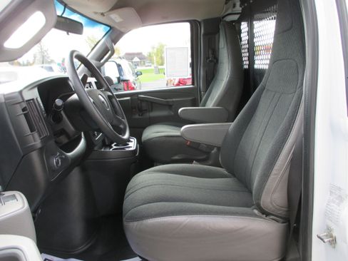 Used 2023 Chevrolet Express 2500 w/ Driver Convenience Package image 12