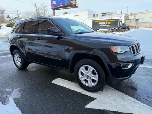 Used 2017 Jeep Grand Cherokee Laredo w/ Quick Order Package 23E AWD/4WD image 12