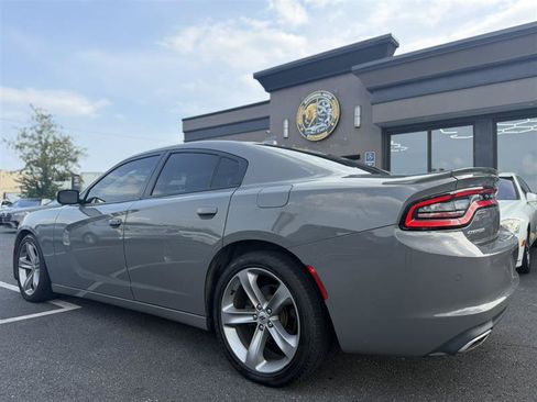 Used 2018 Dodge Charger R/T RWD image 3