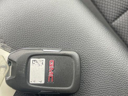 Used 2023 GMC Terrain SLE FWD image 30