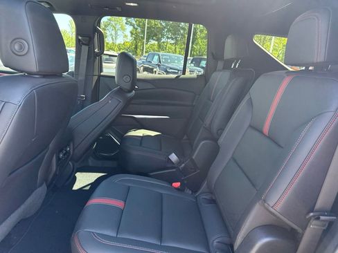 Used 2025 Chevrolet Traverse RS AWD/4WD image 13