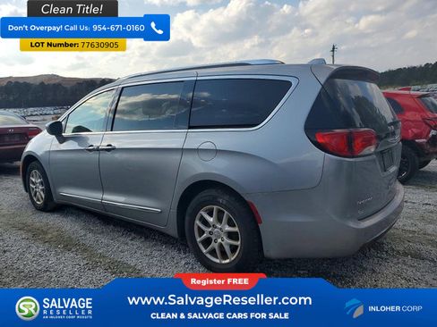 Used 2020 Chrysler Pacifica Touring-L FWD image 3
