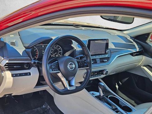Used 2020 Nissan Altima 2.5 Platinum FWD image 10