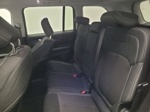 Used 2023 Jeep Grand Cherokee Laredo RWD image 18