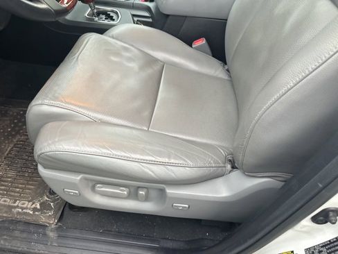 Used 2021 Toyota Sequoia Platinum image 12