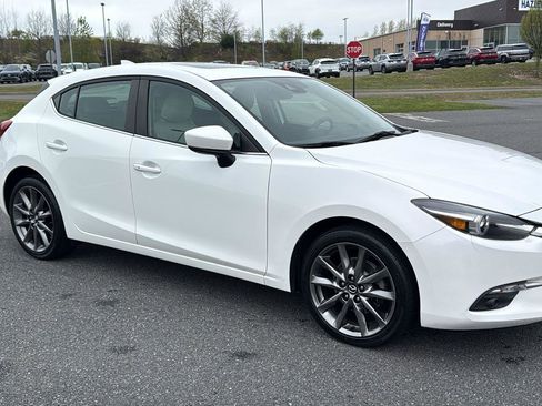 Used 2018 MAZDA MAZDA3 Grand Touring FWD image 2