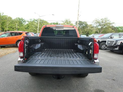 Used 2017 Toyota Tacoma TRD Off-Road w/ Tow Package (A/T) AWD/4WD image 7