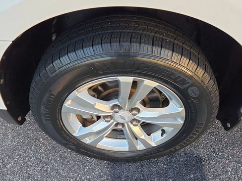 Used 2011 Chevrolet Equinox LTZ FWD image 4