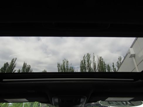 Used 2024 Toyota Highlander XSE AWD/4WD image 30