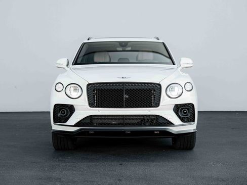 Used 2021 Bentley Bentayga image 2