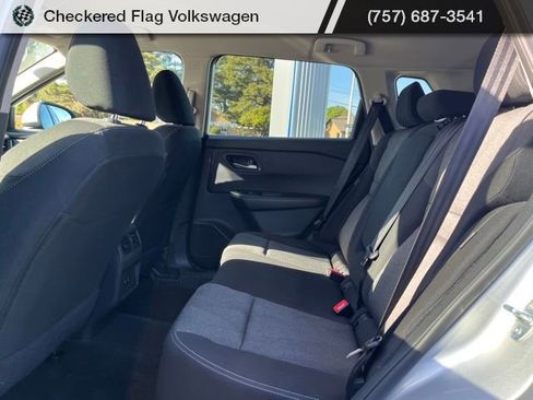Used 2024 Nissan Rogue SV FWD image 25