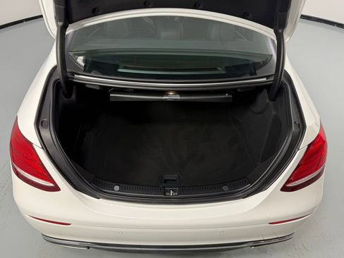 Used 2019 Mercedes-Benz E 300 4MATIC image 9