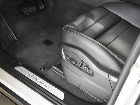Certified 2025 Porsche Cayenne AWD/4WD image 13