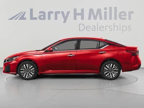 Used 2023 Nissan Altima 2.5 SV AWD/4WD image 3