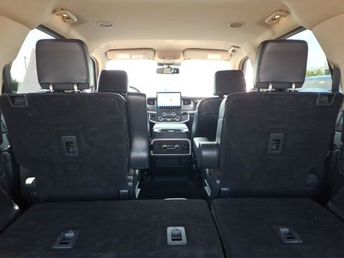 Used 2024 Ford Expedition XLT image 19