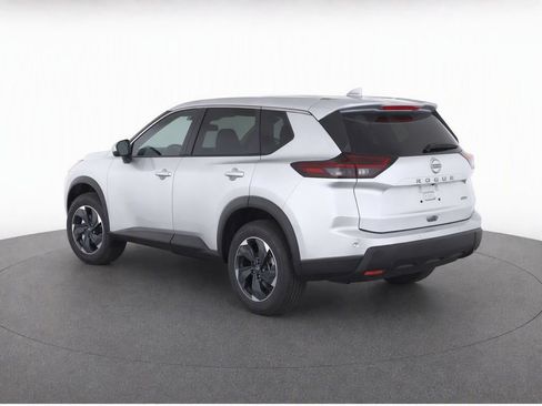 Used 2025 Nissan Rogue SV AWD/4WD image 2